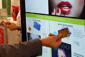 Vincent Berge, fondateur et CEO de Think & Go, a présenté ses écrans intégrant le paiement sans contact au CES 2016 de Las Vegas.