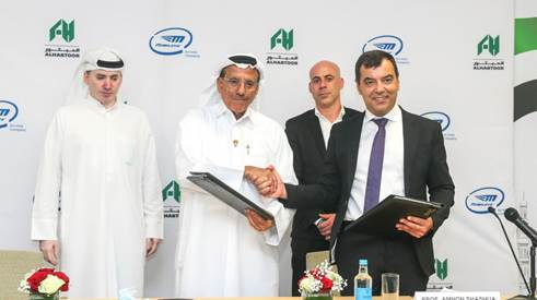 Khalaf Ahmad Al Habtoor (second from left), founding chairman of Al Habtoor Group, shaking hand with Amnon Shashua, chief executive of Mobileye, after signing the pact. Courtesy Al Habtoor Group
